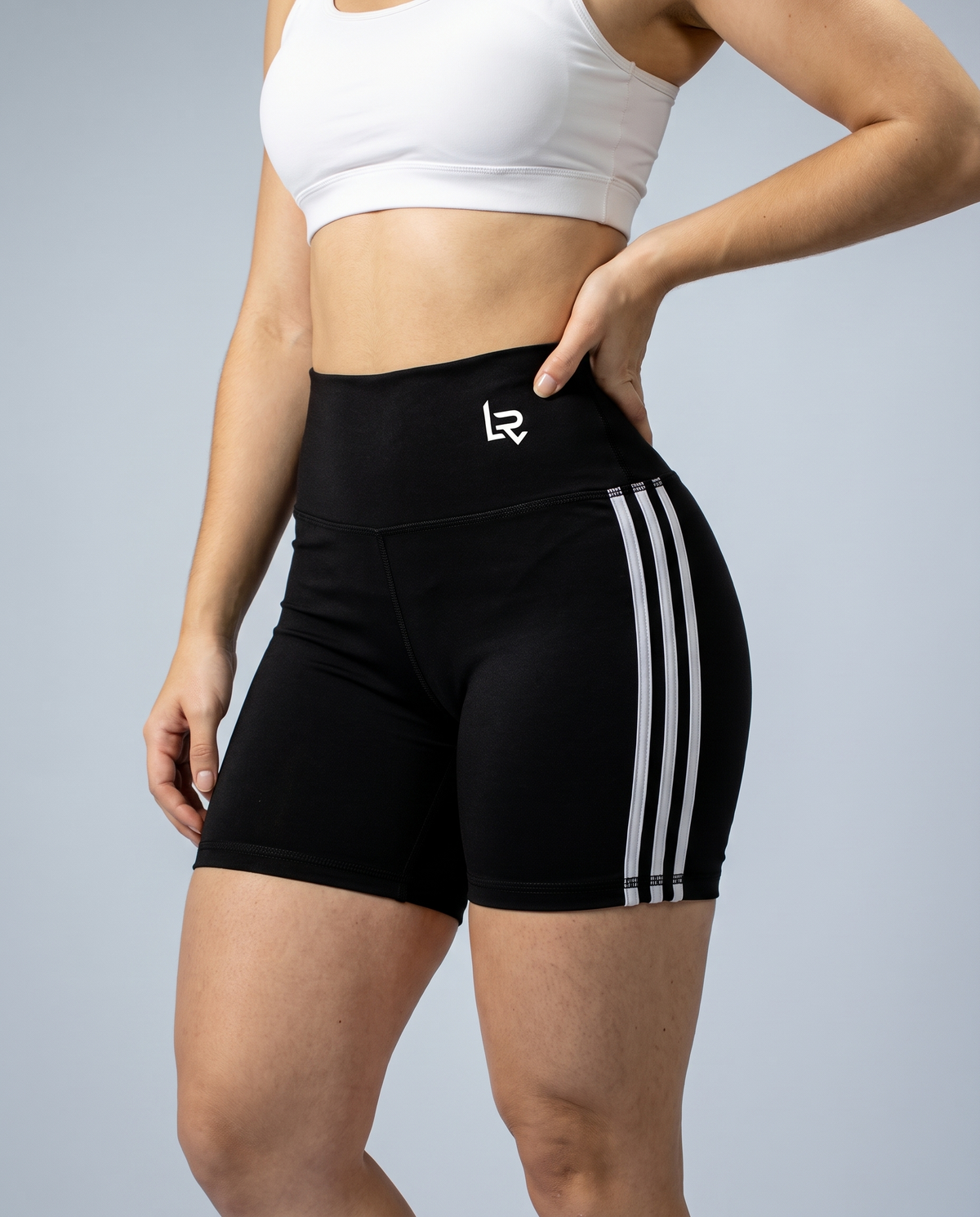 Short Line Black LR - detalle logo y rayas